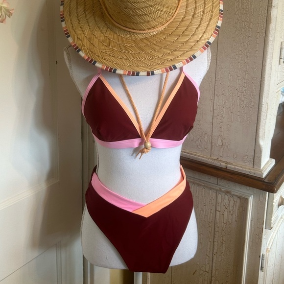 Stylish Women's Swimwear Set in Burgundy and Pink - Picture 16 of 16
